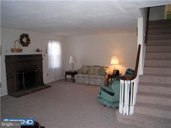 732 Dale Road Huntingdon Valley, PA 19006 - Photo 5 of 12 Living Room