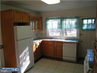 732 Dale Road Huntingdon Valley, PA 19006 - Photo 6 of 12 Kitchen