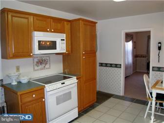 732 Dale Road Huntingdon Valley, PA 19006 - Photo 7 of 12 Kitchen