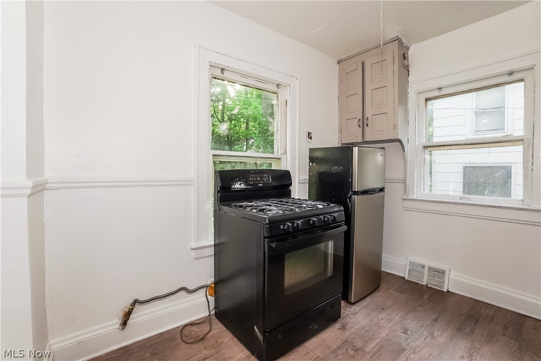 883 Alhambra Road Cleveland, OH 44110 - Photo 12 of 25