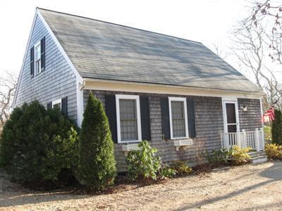 1 18th Street South, Unit 12 Edgartown, MA 02539 - Photo 1 of 5 a backyard of a house