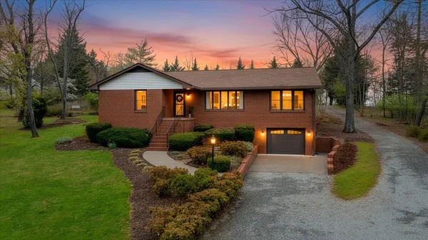 $724,950 | 4125 Belle Aire Circle Southwest, Roanoke, VA 24018