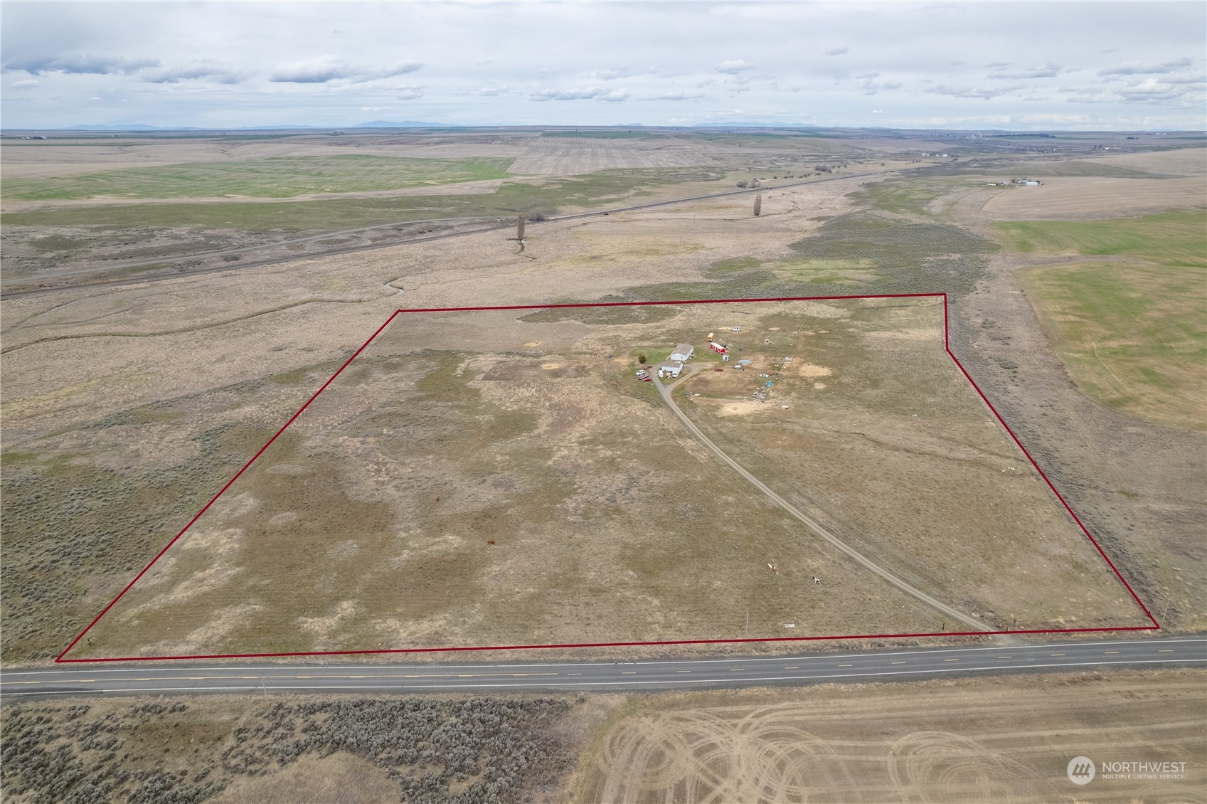 30981 Mohler Road East Harrington, WA 99134 - Photo 10 of 38 a view of beach with an ocean