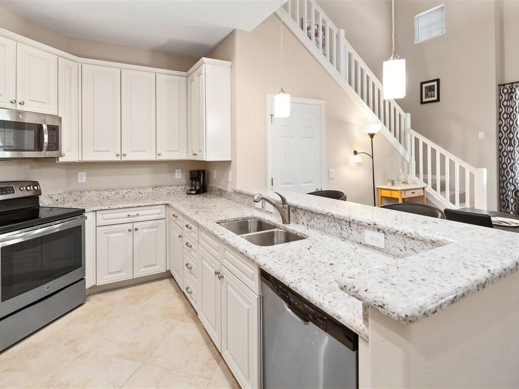 9071 Albion Lane North, Unit 5703 Naples, FL 34113 - Photo 12 of 38 Kitchen