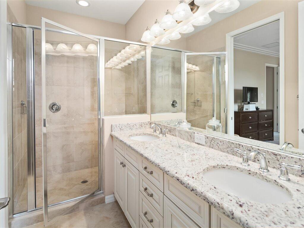 9071 Albion Lane North, Unit 5703 Naples, FL 34113 - Photo 10 of 38 Primary Bath