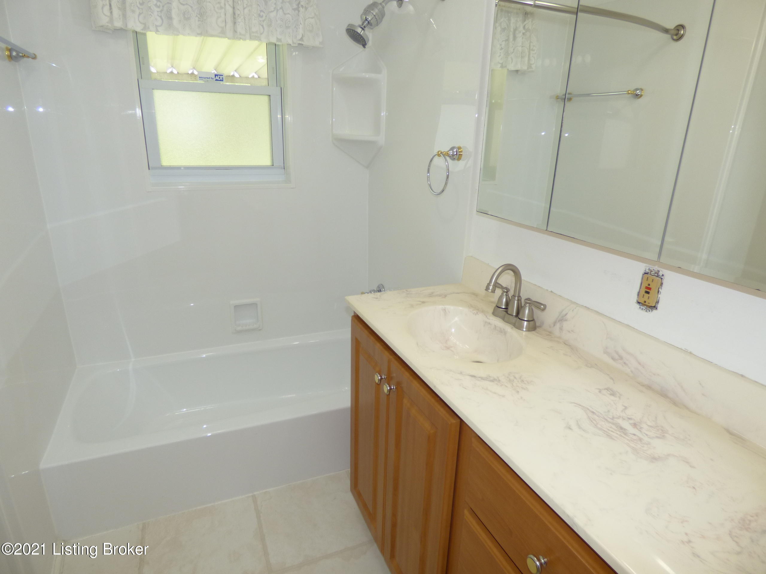 5309 Beth Road Louisville, KY 40219 - Photo 13 of 36 P1320119