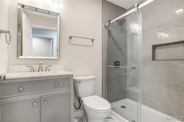 $185,000 | 6904 Frostview Lane, Hazelwood, MO 63042