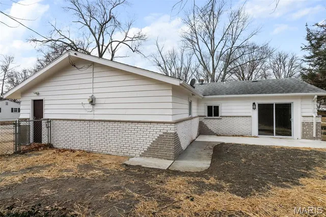 $185,000 | 6904 Frostview Lane, Hazelwood, MO 63042