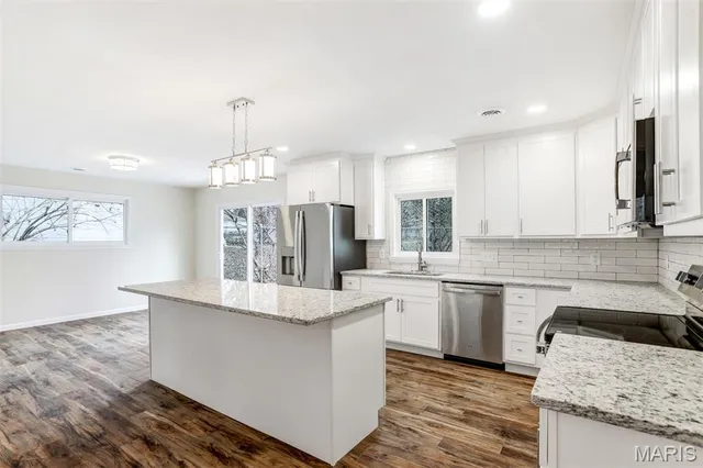 $185,000 | 6904 Frostview Lane, Hazelwood, MO 63042