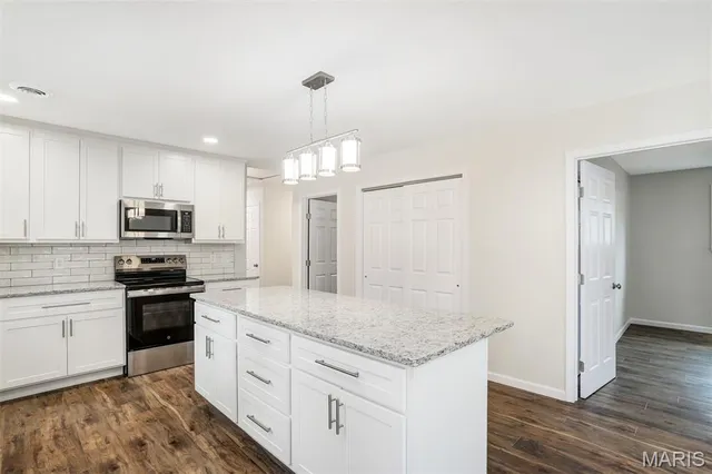 $185,000 | 6904 Frostview Lane, Hazelwood, MO 63042