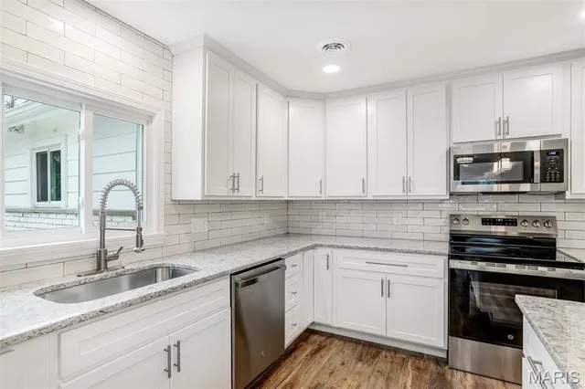 $185,000 | 6904 Frostview Lane, Hazelwood, MO 63042