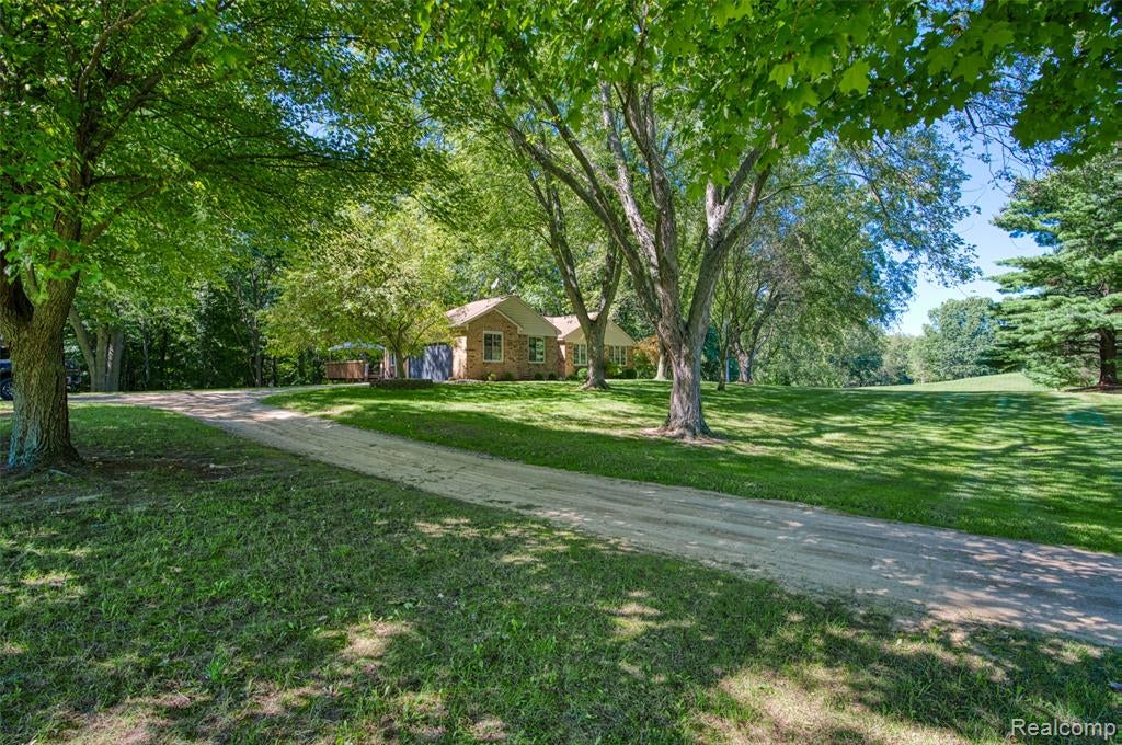 6209 North Raddatz Road Fowlerville, MI 48836 - Photo 32 of 41 Gallery Image 32
