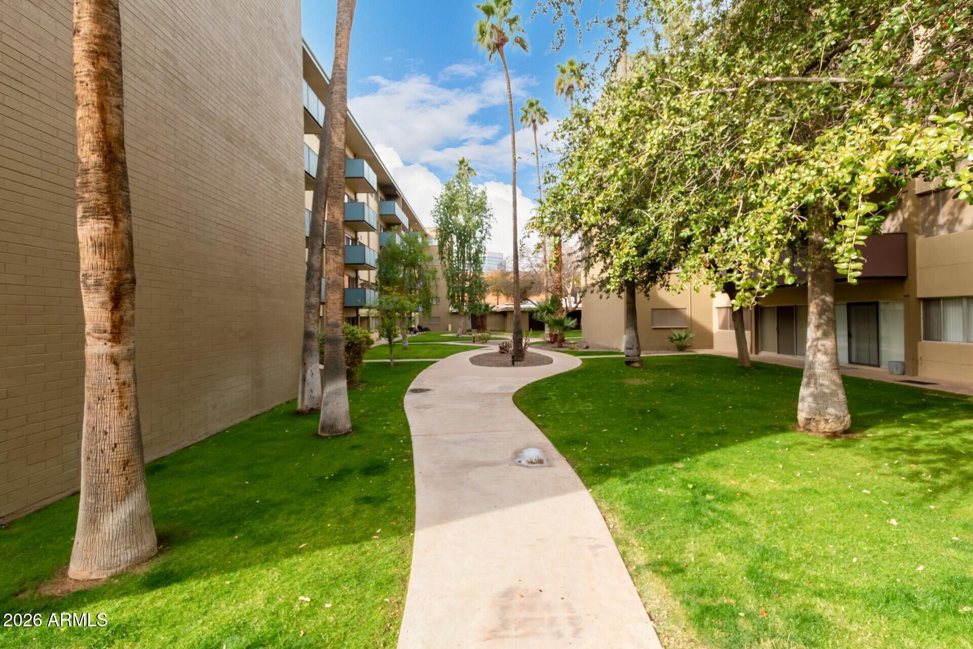 351 East Thomas Road, Unit D208 Phoenix, AZ 85012 - Photo 27 of 34