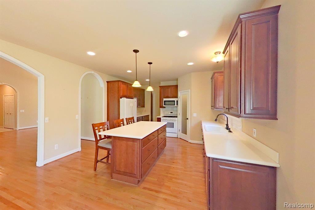 2877 Fenton Road Hartland, MI 48353 - Photo 4 of 56
