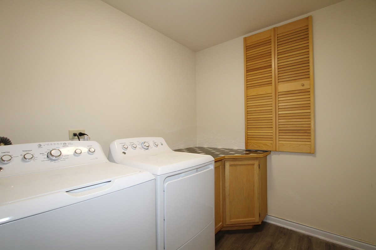 1960 Slippery Rock Road Naperville, IL 60565 - Photo 10 of 22 a utility room with dryer and washer