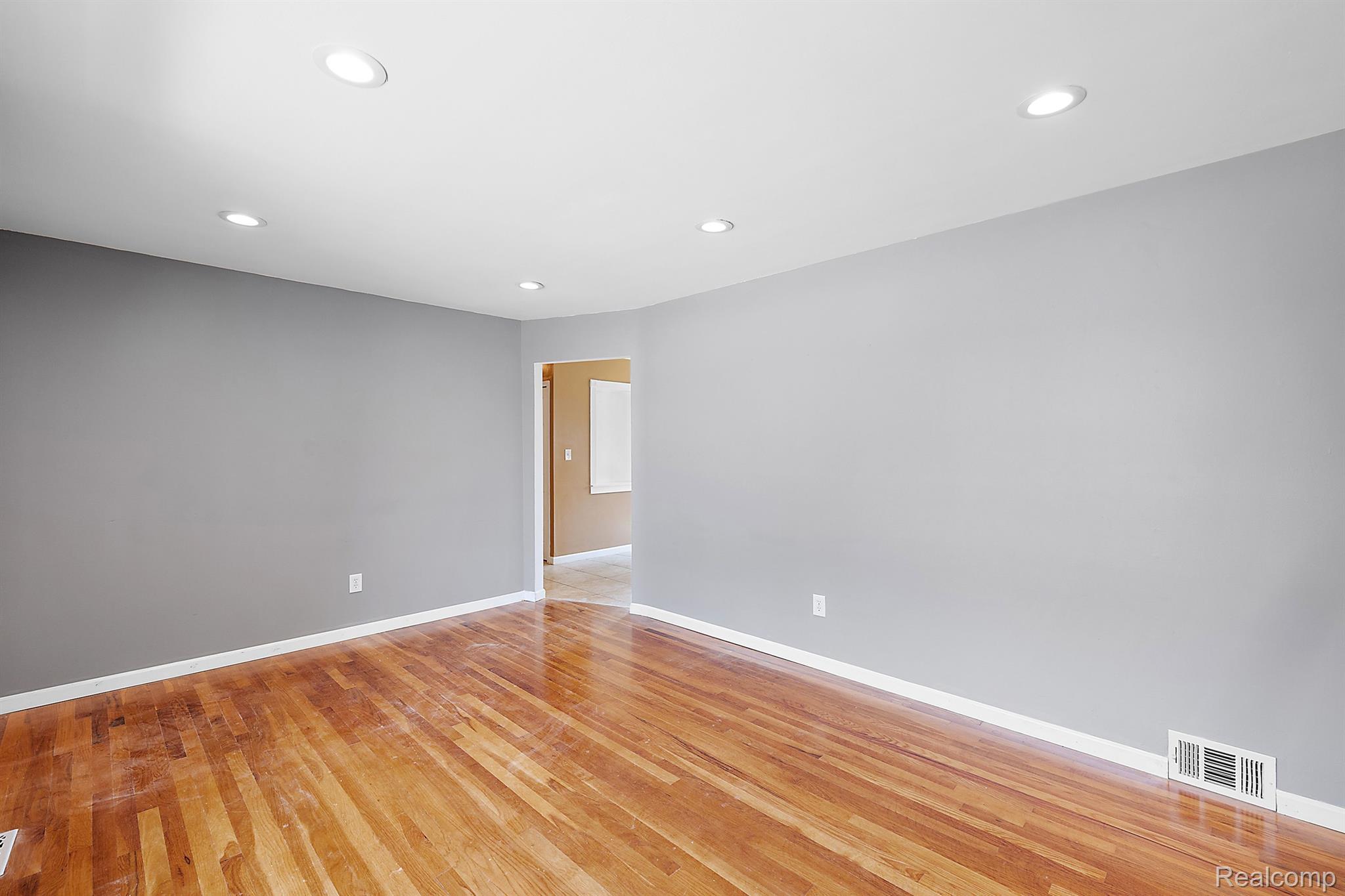 32001 Schoenherr Road Warren, MI 48088 - Photo 3 of 27 Gallery Image 3