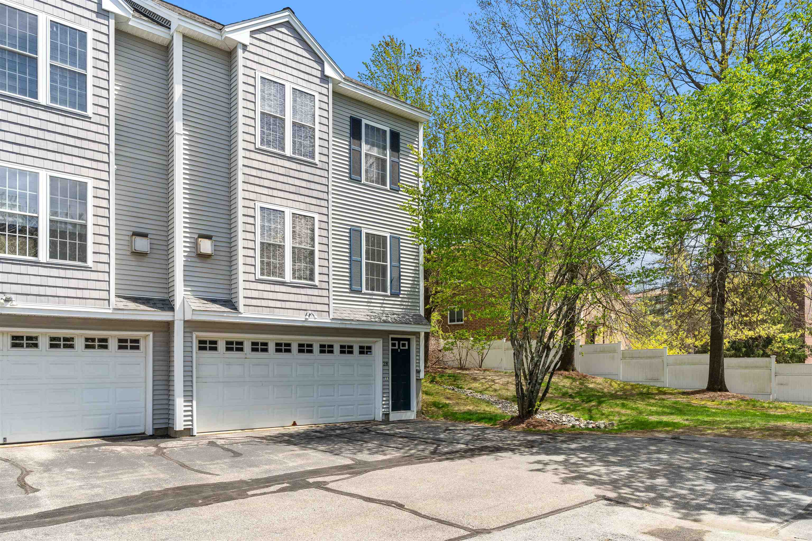 28 Andrew Street Manchester, NH 03104 - Photo 1 of 40