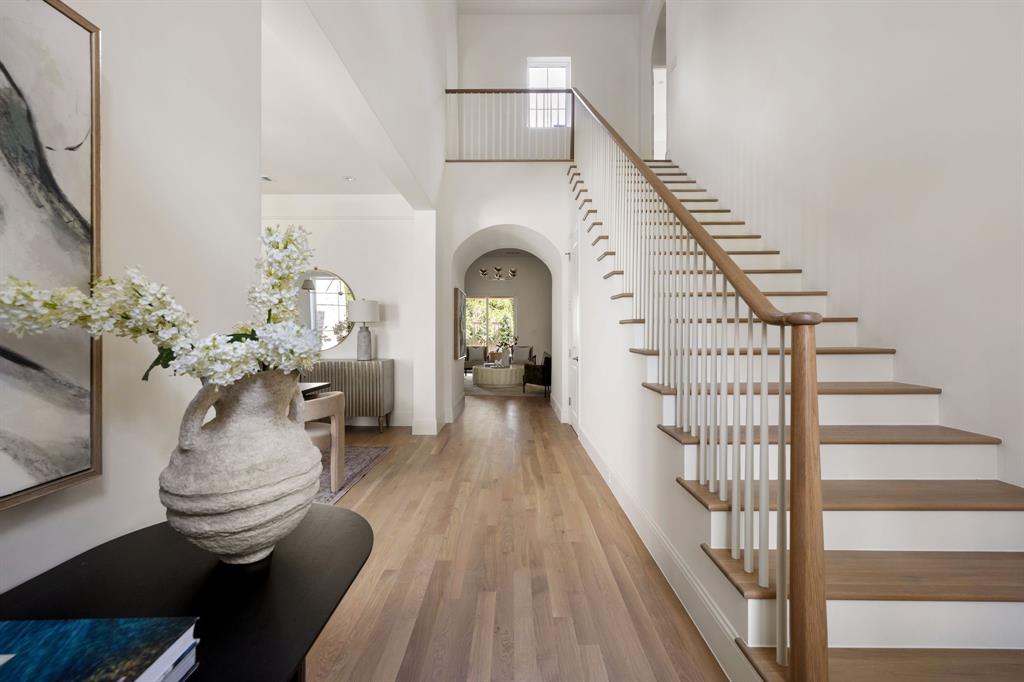 652 Harter Road Dallas, TX 75218 - Photo 3 of 39 Gallery Image 3