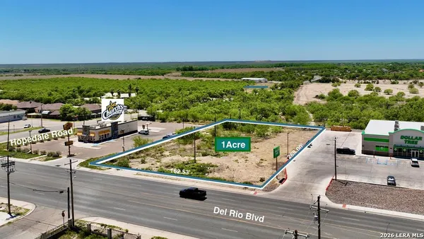 $350,000 | 3201 Del Rio Boulevard, Eagle Pass, TX 78852