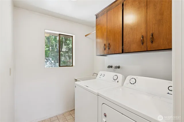 a view of utility room with washer and dryer