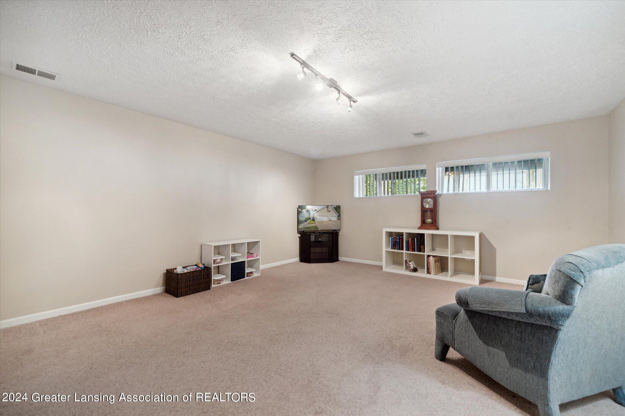 2415 North Aurelius Road, Unit 43 Holt, MI 48842 - Photo 25 of 35 29-2415-Aurelius-Road-#43-Holt-MI-48832-