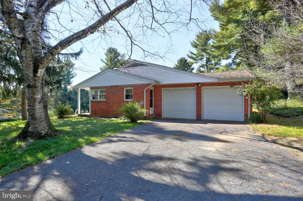 101 Circle Road Lancaster, PA 17601 - Photo 2 of 26 Gallery Image 2