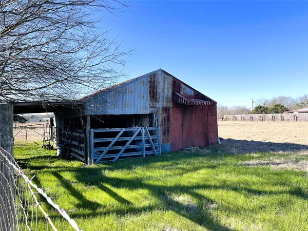 a view of an outdoor space