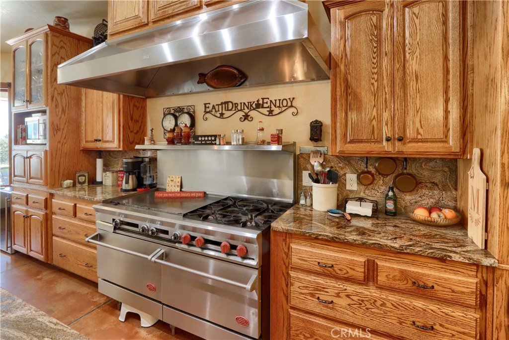 1087 Ben Hur Road Raymond, CA 93653 - Photo 18 of 75 a kitchen with stainless steel appliances granite countertop a stove and a sink