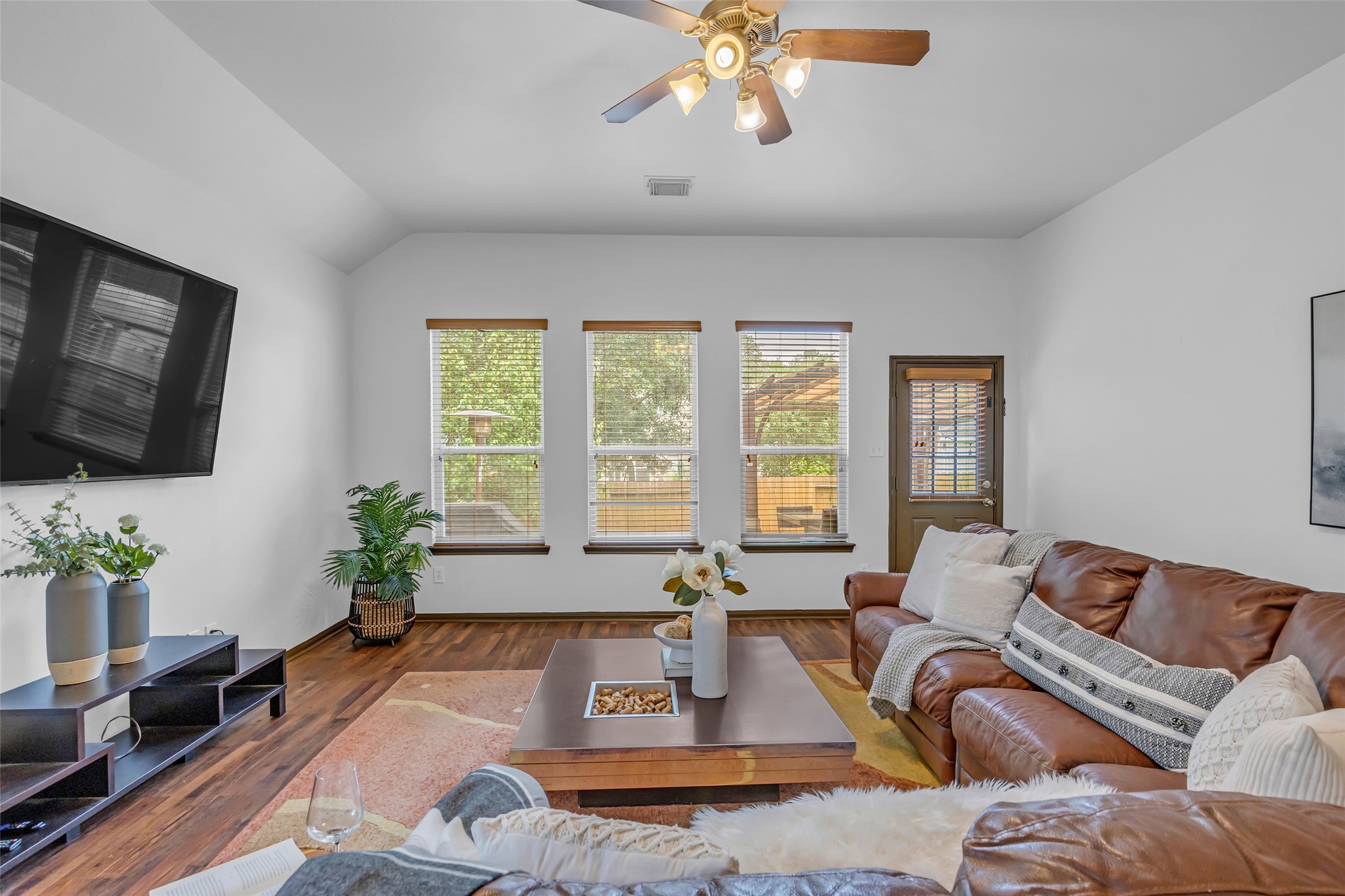 134 South Star Ridge Circle The Woodlands, TX 77382 - Photo 10 of 29 a living room with furniture and a flat screen tv