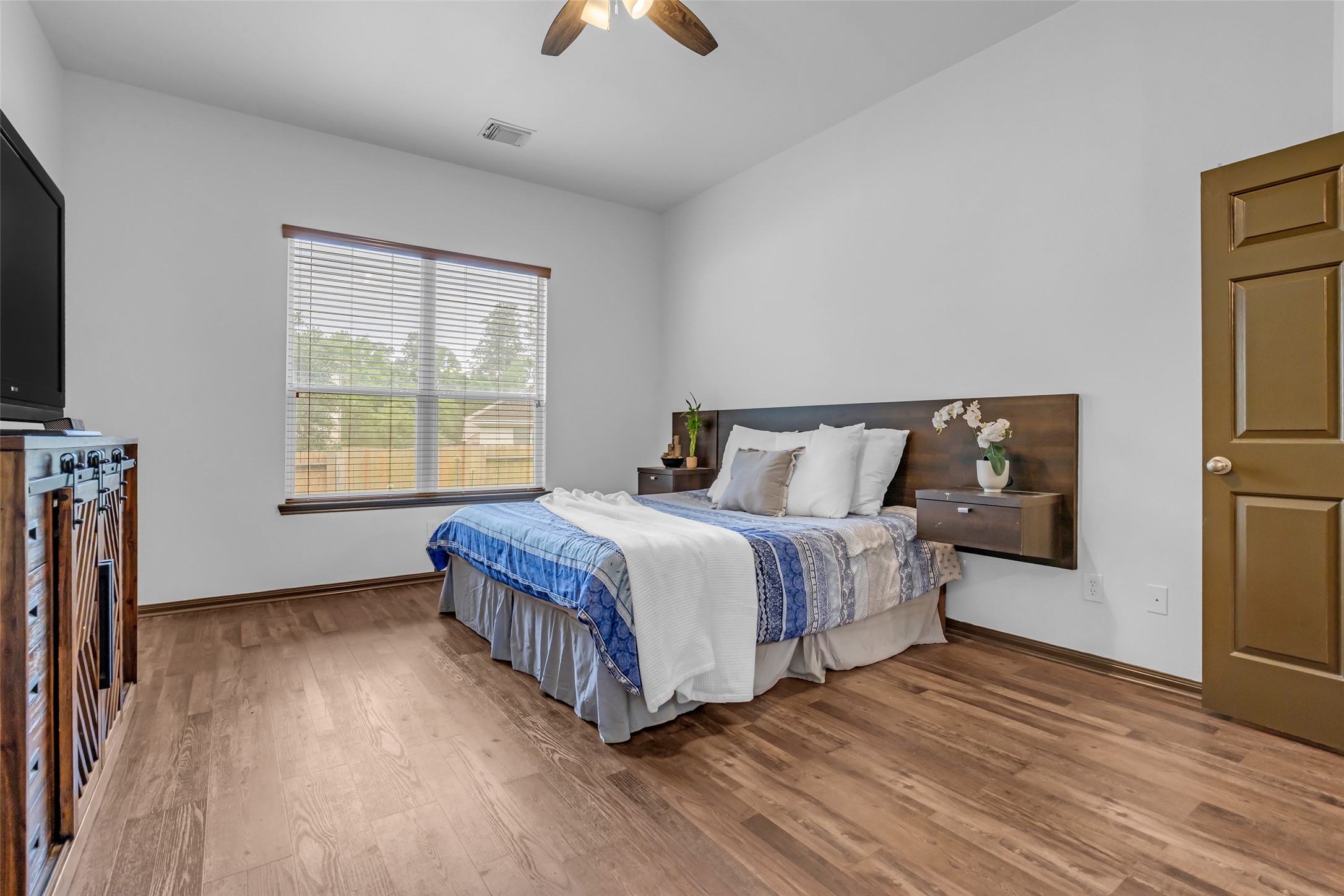 134 South Star Ridge Circle The Woodlands, TX 77382 - Photo 16 of 29 a bedroom with a bed and wooden floor