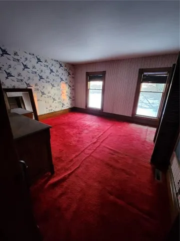 a view of empty room with window