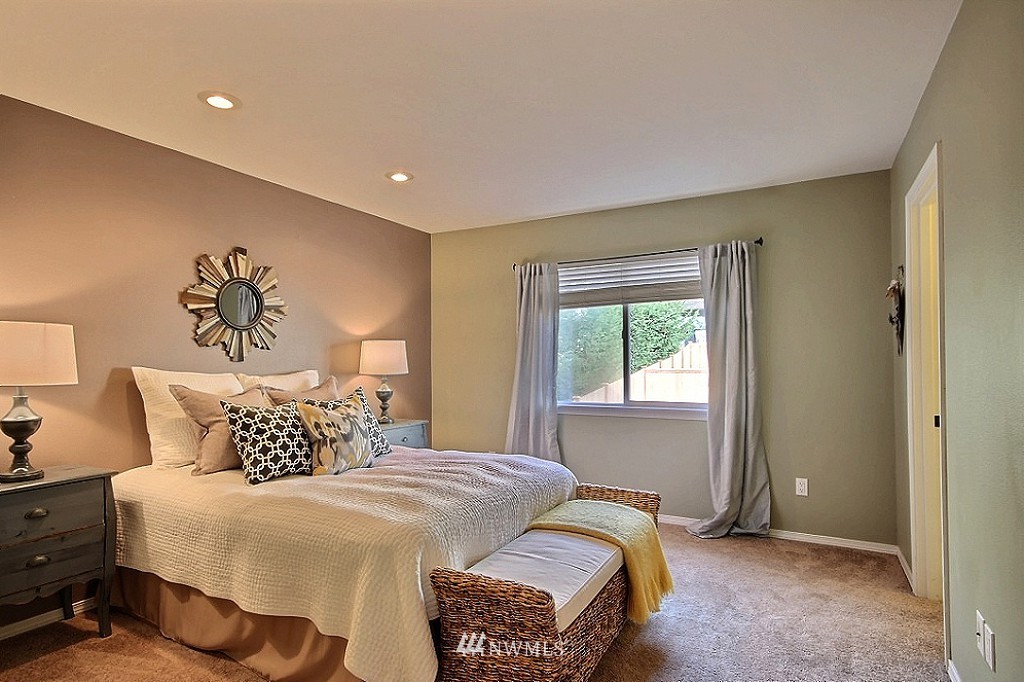 1008 Sunset Boulevard Northeast, Unit A Renton, WA 98056 - Photo 13 of 19 Gallery Image 13