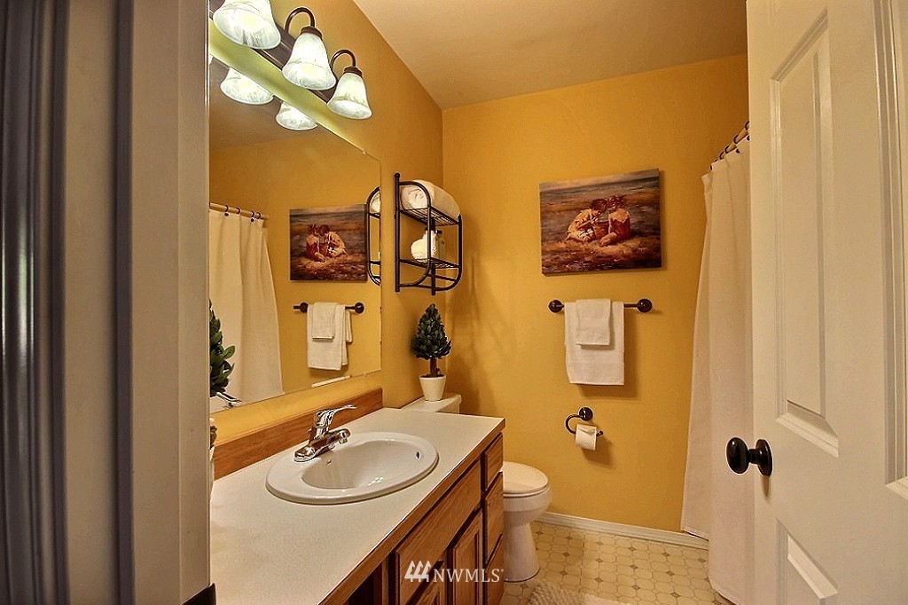 1008 Sunset Boulevard Northeast, Unit A Renton, WA 98056 - Photo 17 of 19 Gallery Image 17