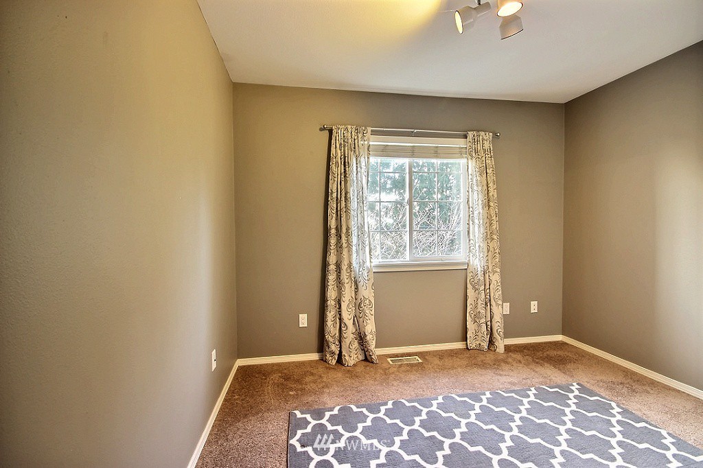 1008 Sunset Boulevard Northeast, Unit A Renton, WA 98056 - Photo 18 of 19 Gallery Image 18