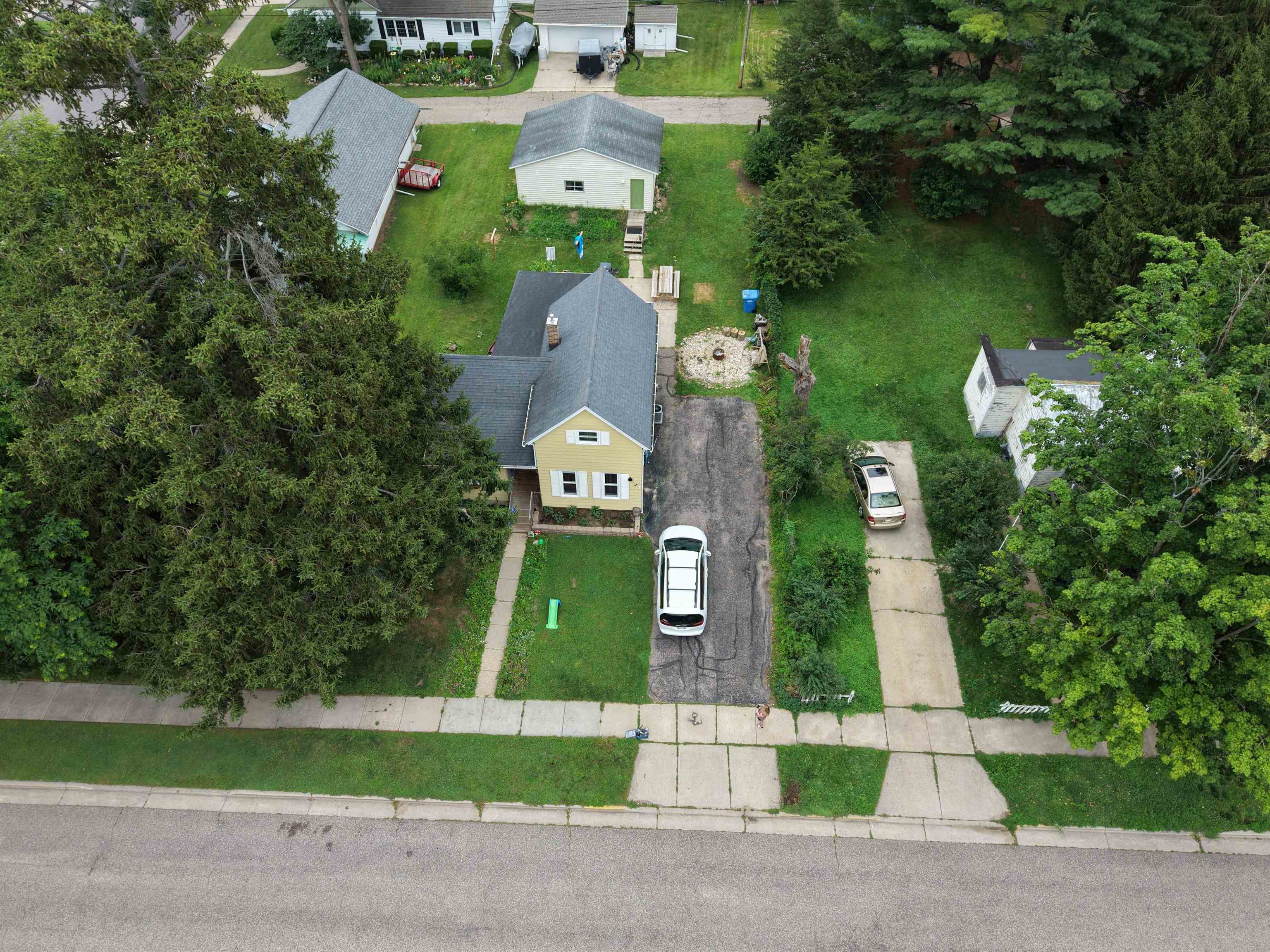 611 9th Street Baraboo, WI 53913 - Photo 3 of 34