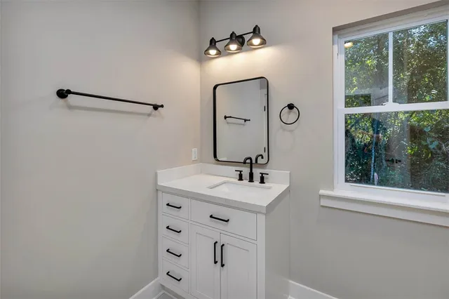 $325,000 | 505 Madison Street, Darien, GA 31305