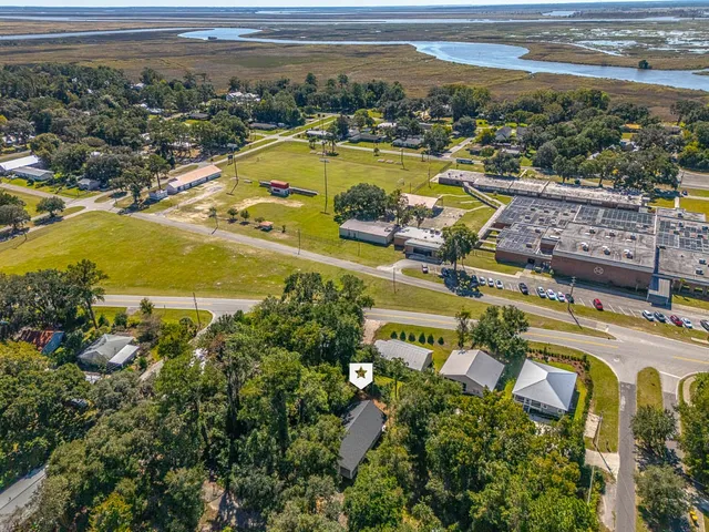 $325,000 | 505 Madison Street, Darien, GA 31305