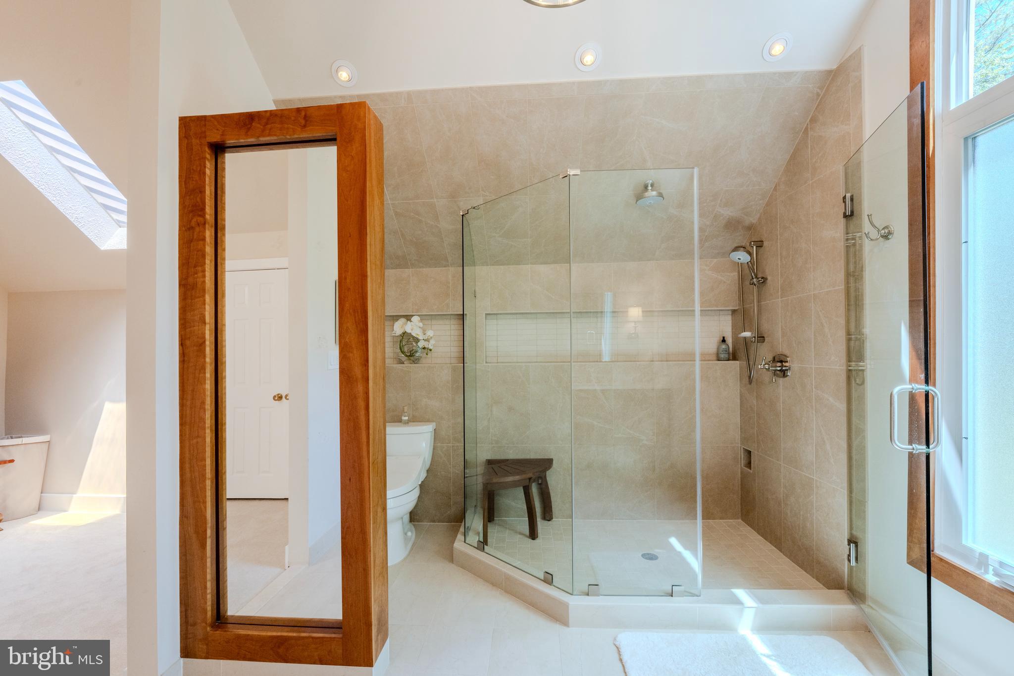 11910 Winstead Lane Reston, VA 20194 - Photo 32 of 80 Primary Bathroom