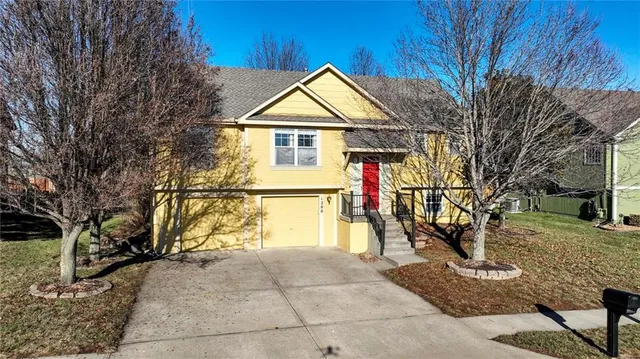 $365,000 | 1200 West 10th Avenue, Kearney, MO 64060