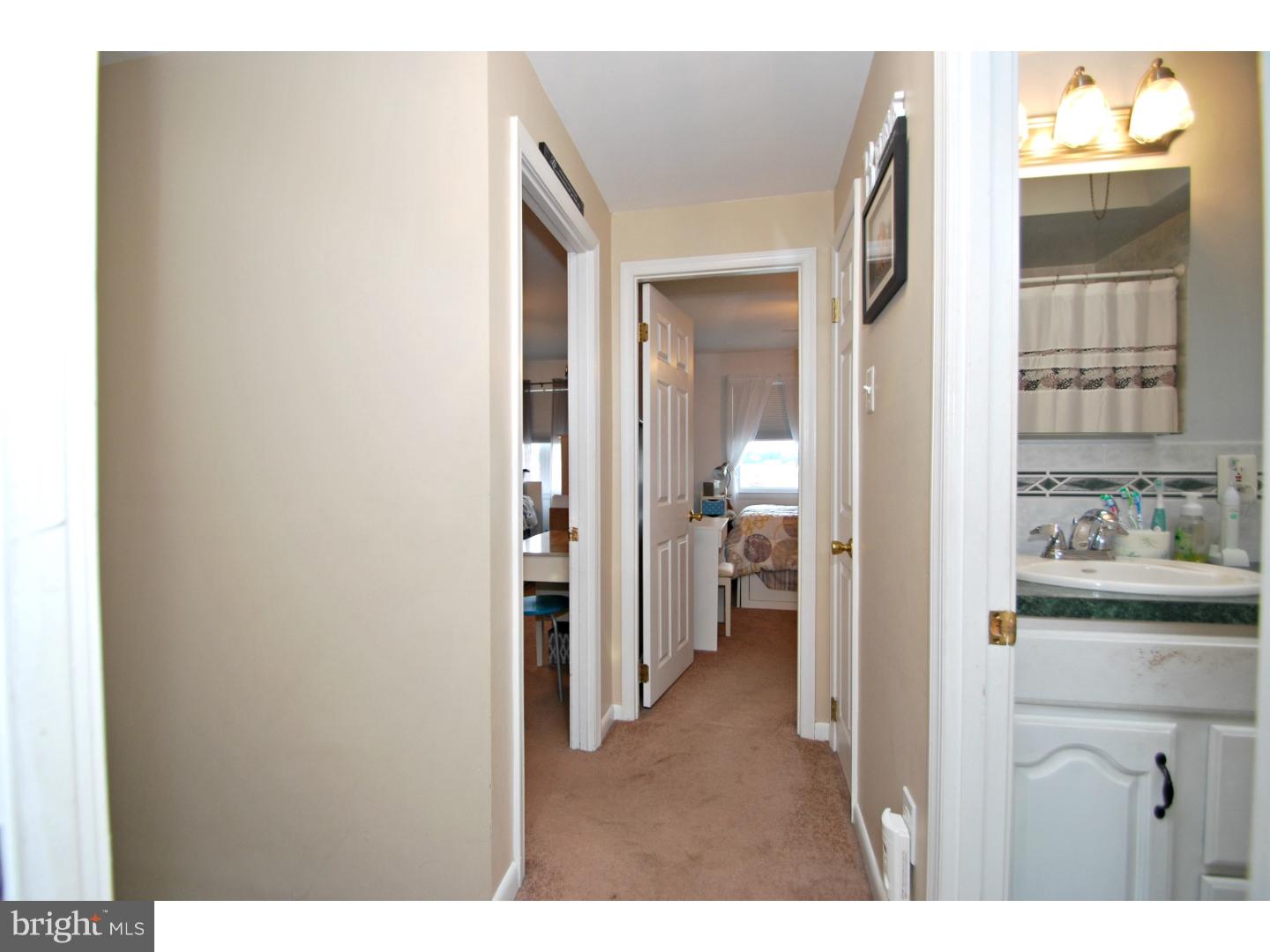 12456 Balston Road Philadelphia, PA 19154 - Photo 15 of 25 Hallway