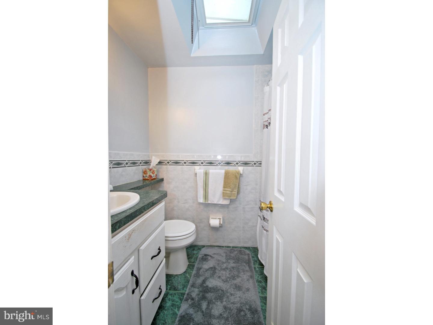 12456 Balston Road Philadelphia, PA 19154 - Photo 23 of 25 Bathroom