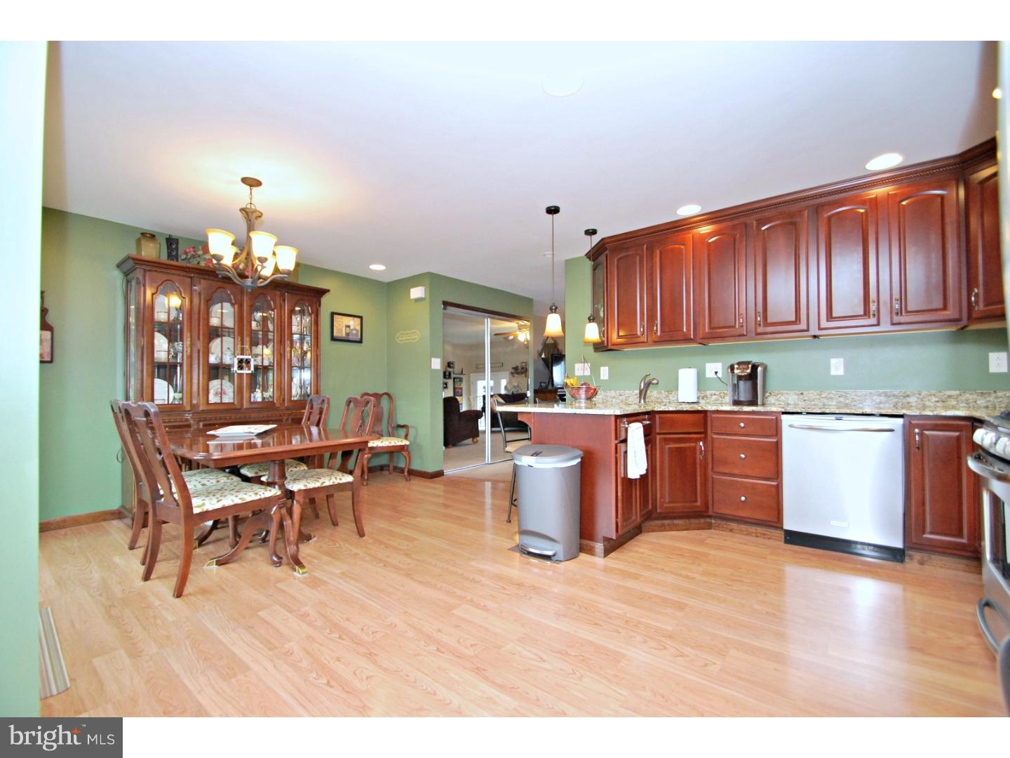12456 Balston Road Philadelphia, PA 19154 - Photo 7 of 25 Kitchen