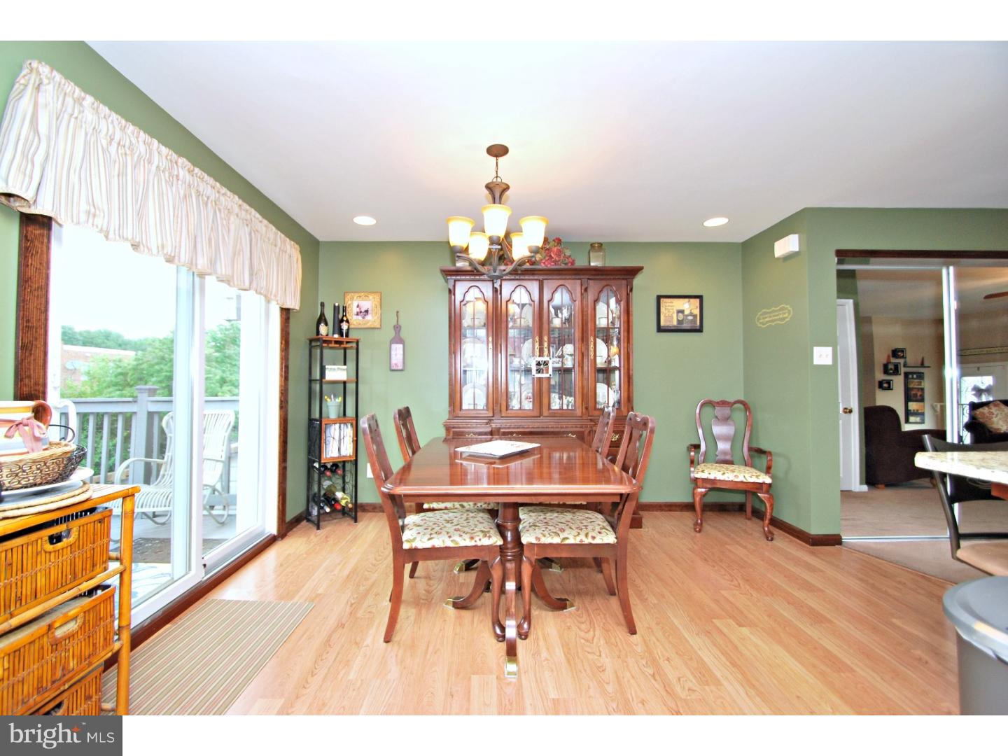 12456 Balston Road Philadelphia, PA 19154 - Photo 8 of 25 Kitchen