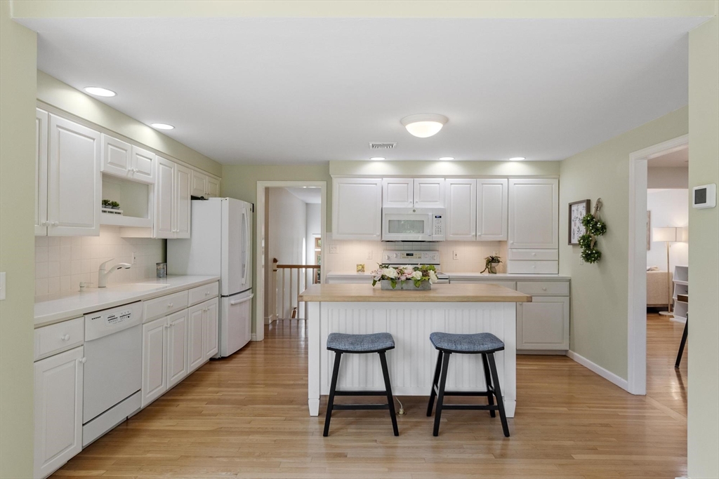7 Minuteman Road Acton, MA 01720 - Photo 3 of 42