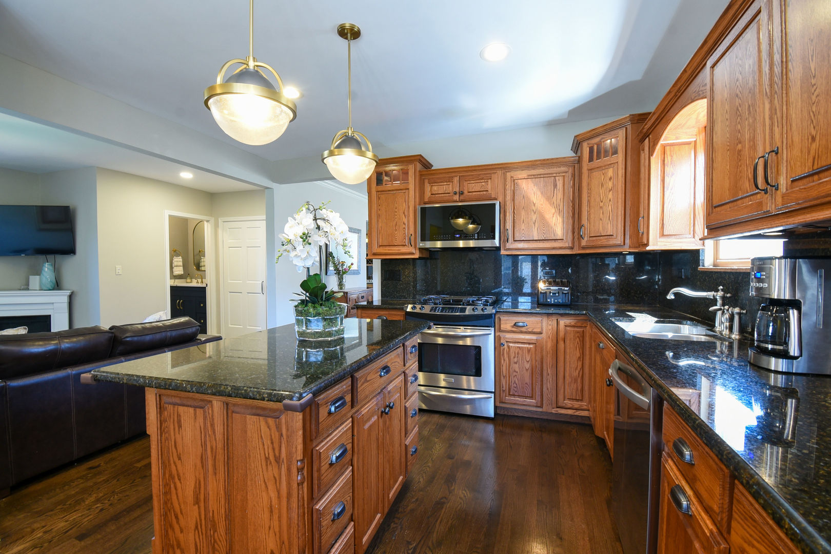 349 Blackhawk Road Riverside, IL 60546 - Photo 11 of 35