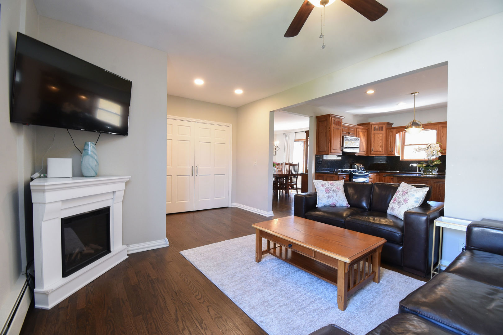 349 Blackhawk Road Riverside, IL 60546 - Photo 12 of 35