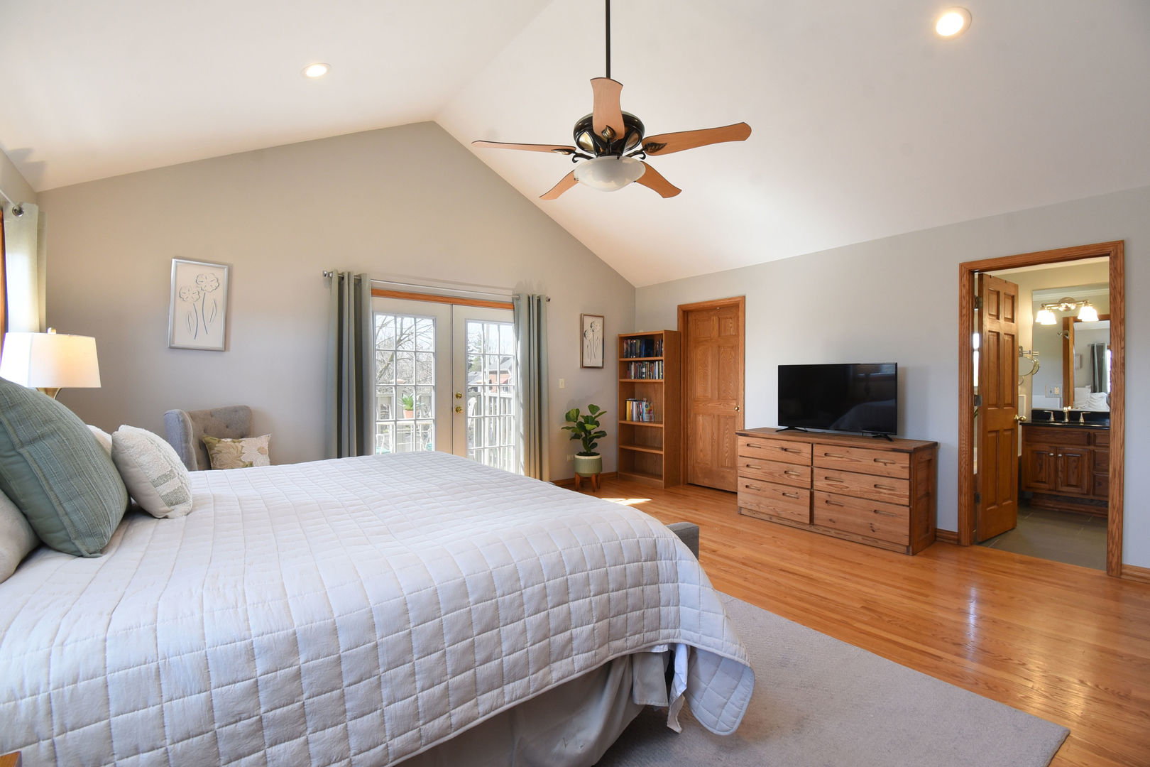 349 Blackhawk Road Riverside, IL 60546 - Photo 17 of 35