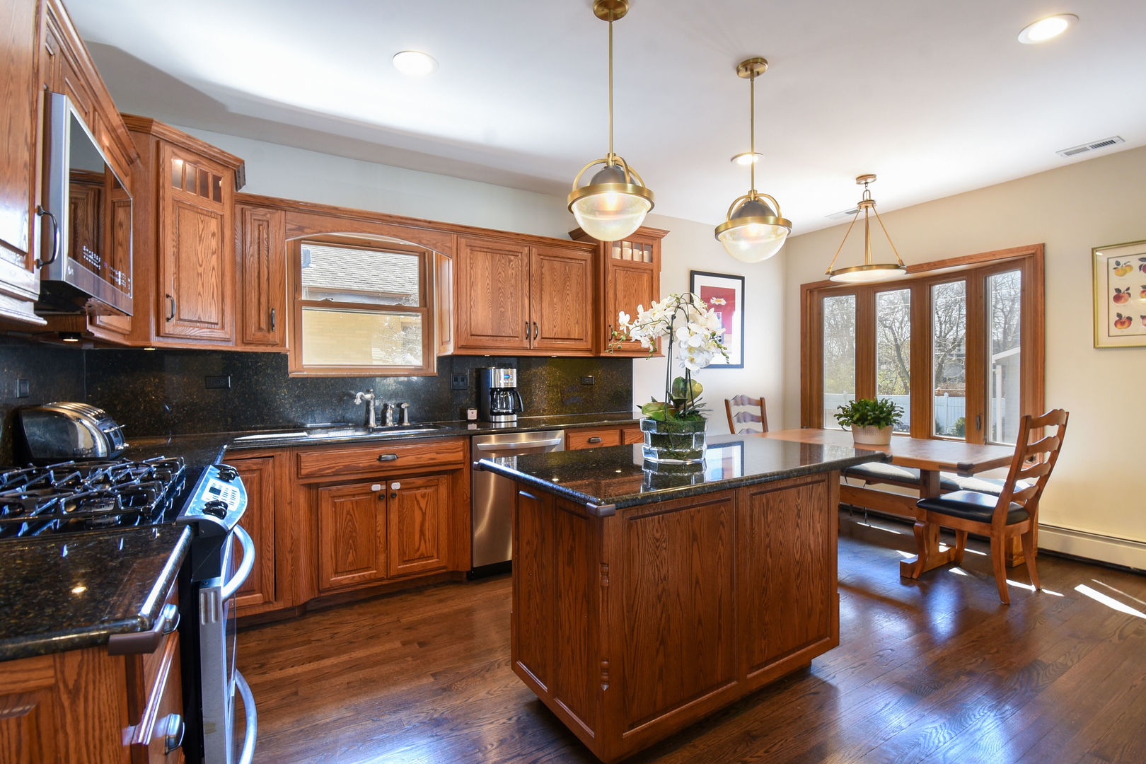 349 Blackhawk Road Riverside, IL 60546 - Photo 10 of 35