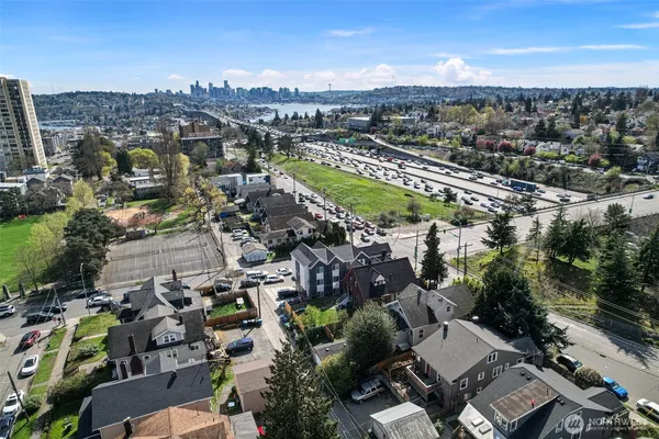 $1,100,000 | 5016 7th Avenue Northeast, Seattle, WA 98105