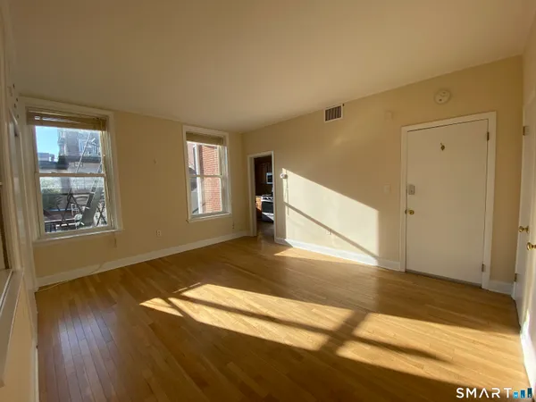 $1,700 | 268 College Street, Unit 2R, New Haven, CT 06510